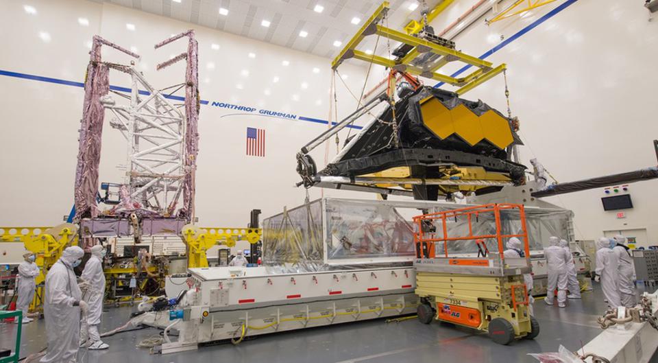 https___specials-images.forbesimg.com_imageserve_5f83751fb801af3400a9aa09_The-James-Webb-Space-Telescope-in-the-NASA-clean-room-prior-to-transport-for_960x0.jpg