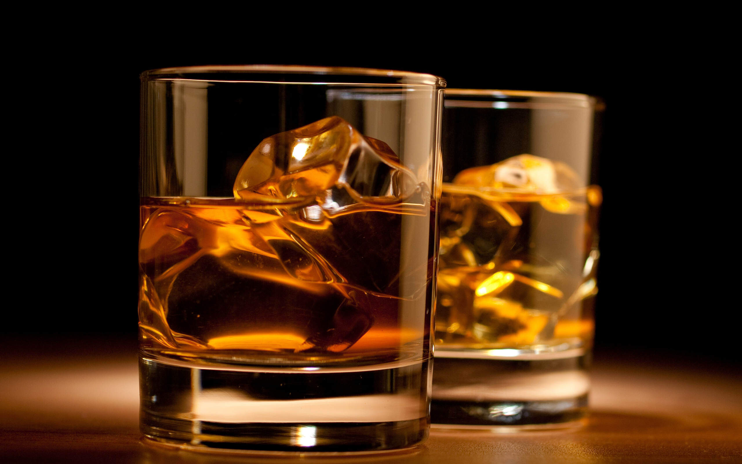 Whiskey-glass-best-scotch-whiskies-to-buy-under-200.jpg